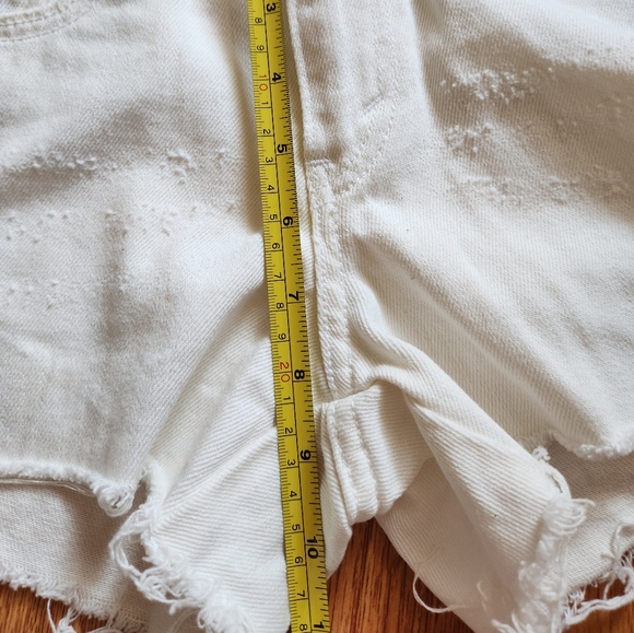 Levi's Retro Vintage Style White Jean Shorts Like New Size 0 - Rare Boho Aztec - Picture 5 of 9